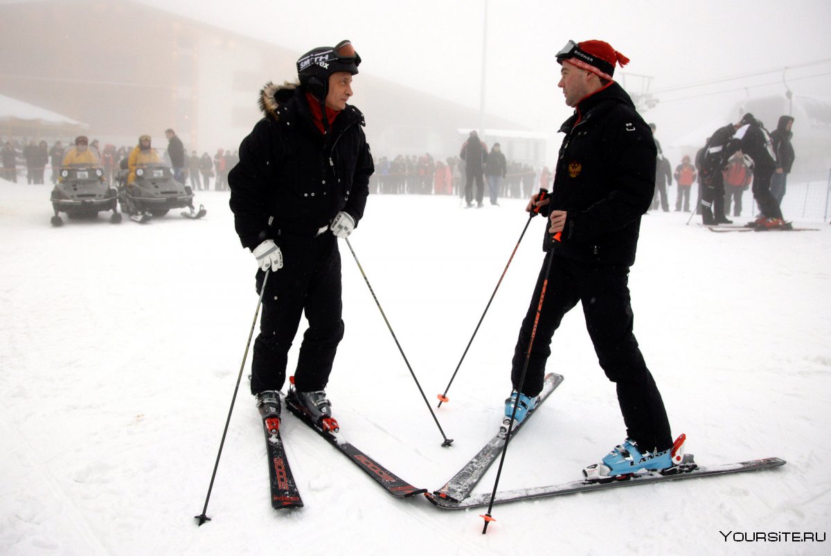 Путин и Медведев на горных лыжах