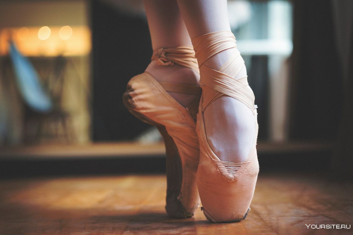 Балет ноги балерин в пуантах