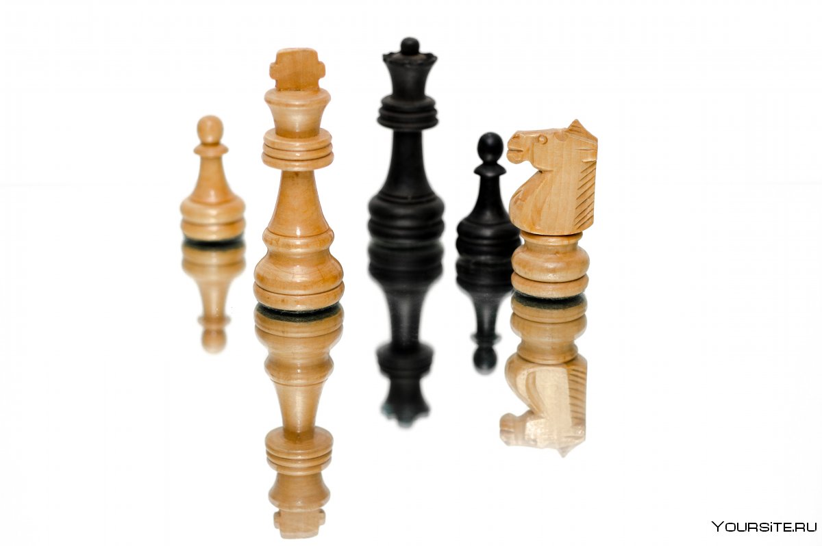 Фигура шахматная деревянная на прозрачном фоне