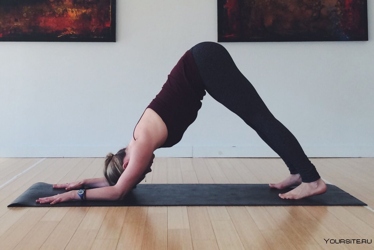 Уттанасана (наклон вперед стоя)