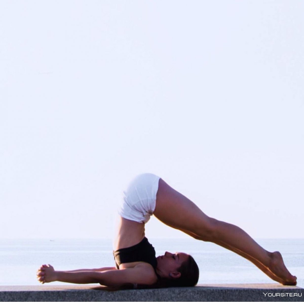 Уттхита Триконасана