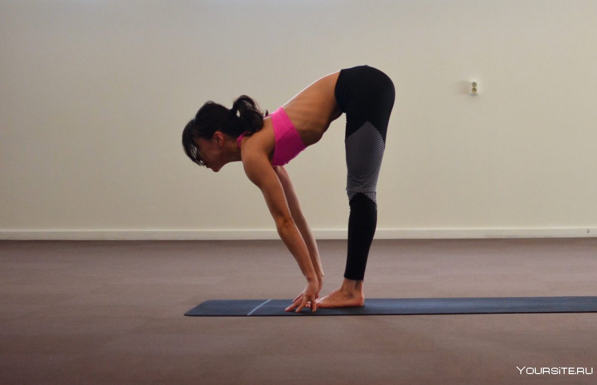 Наклоны вперед на природе