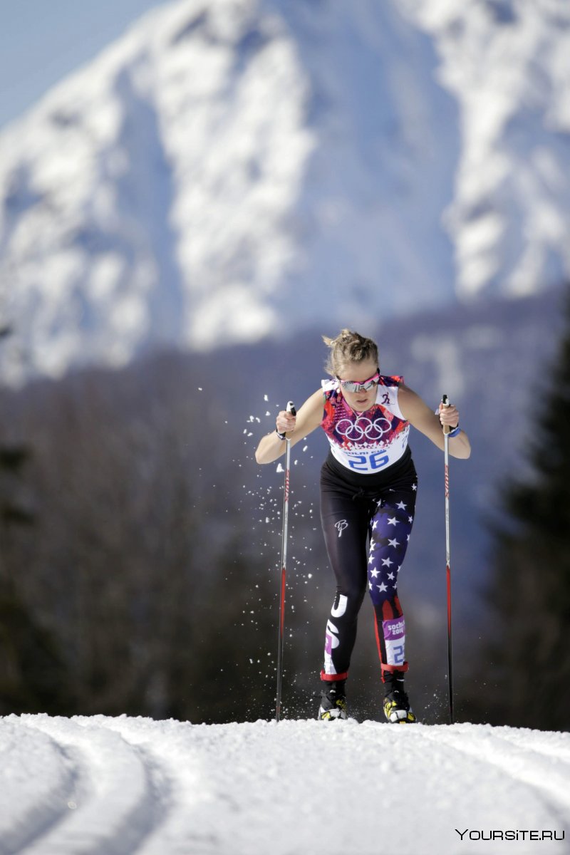 Девушка на беговых лыжах