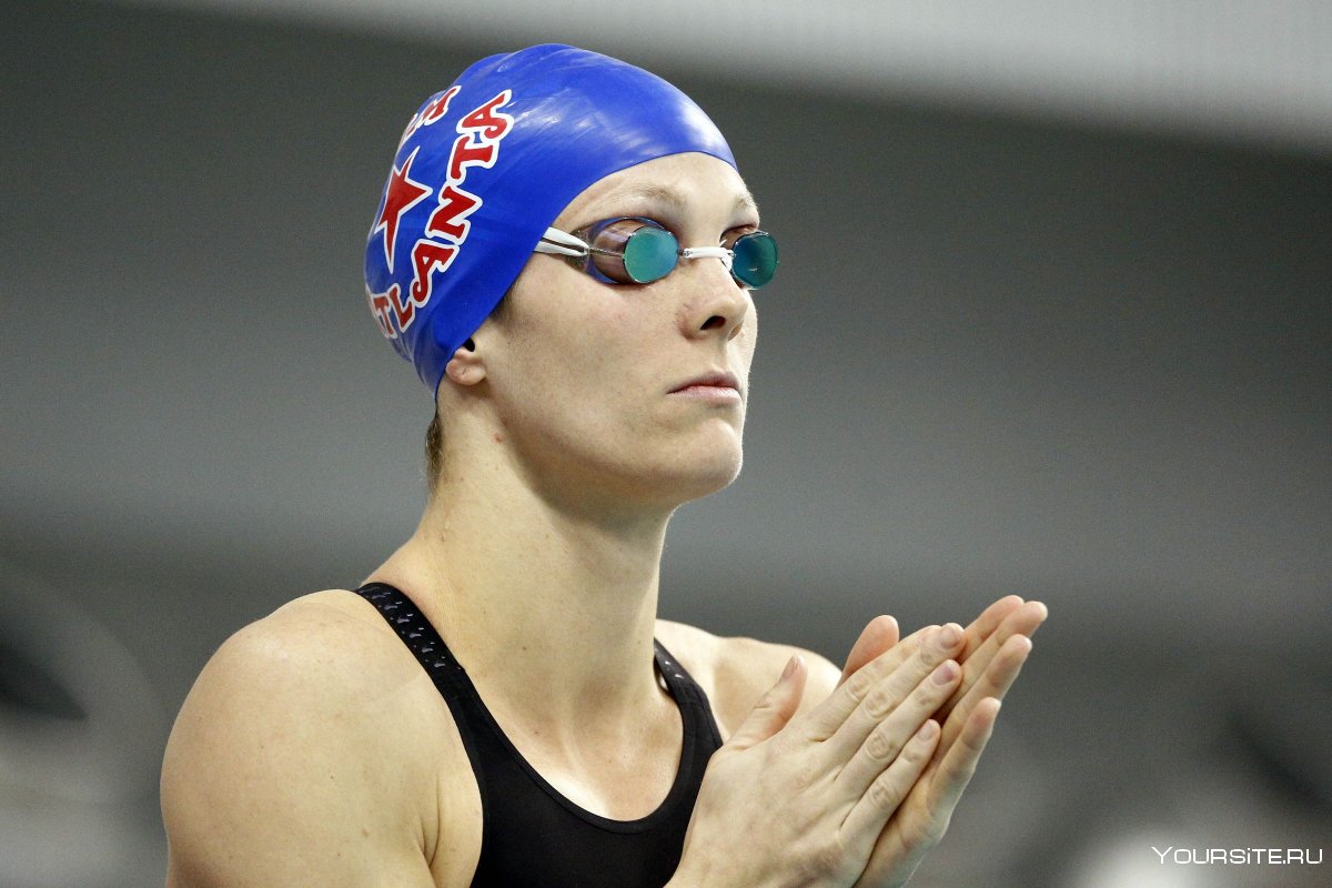 Сара Алекси плавание