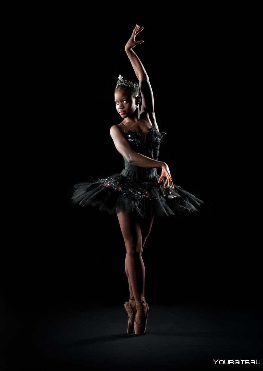 Темнокожая танцовщица