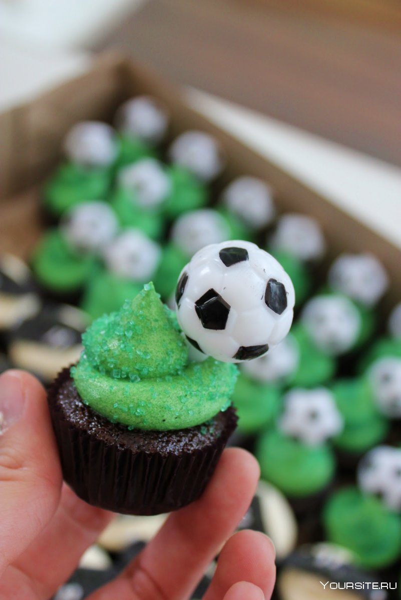 Кексы на день рождения в стиле футбол