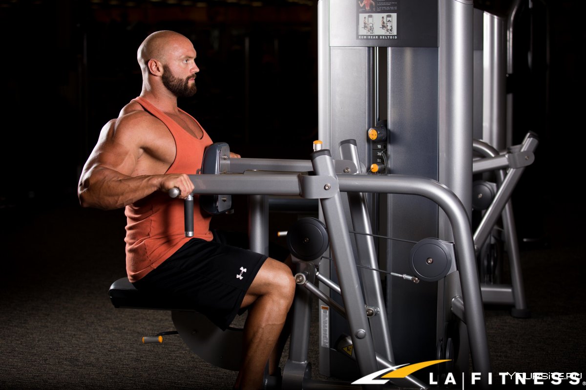 Тяга горизонтального блока обратным хватом