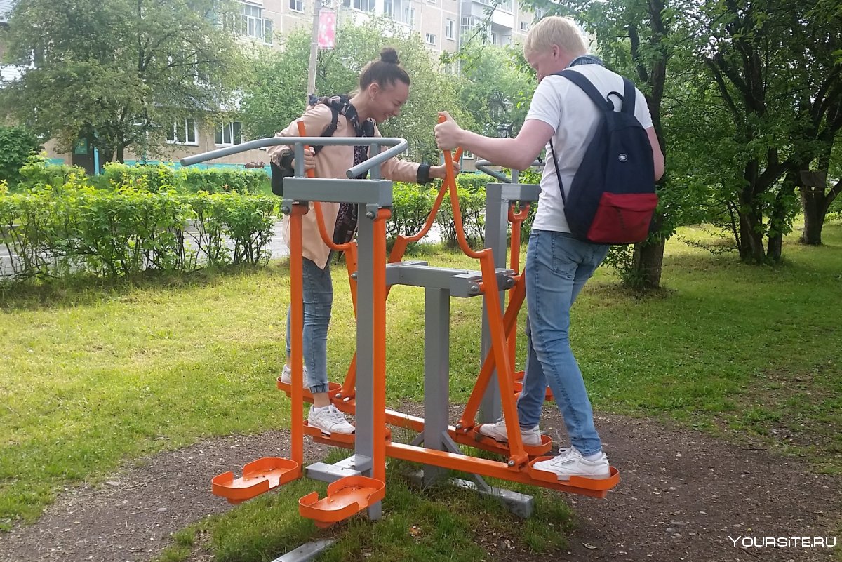 Тренажеры во дворе