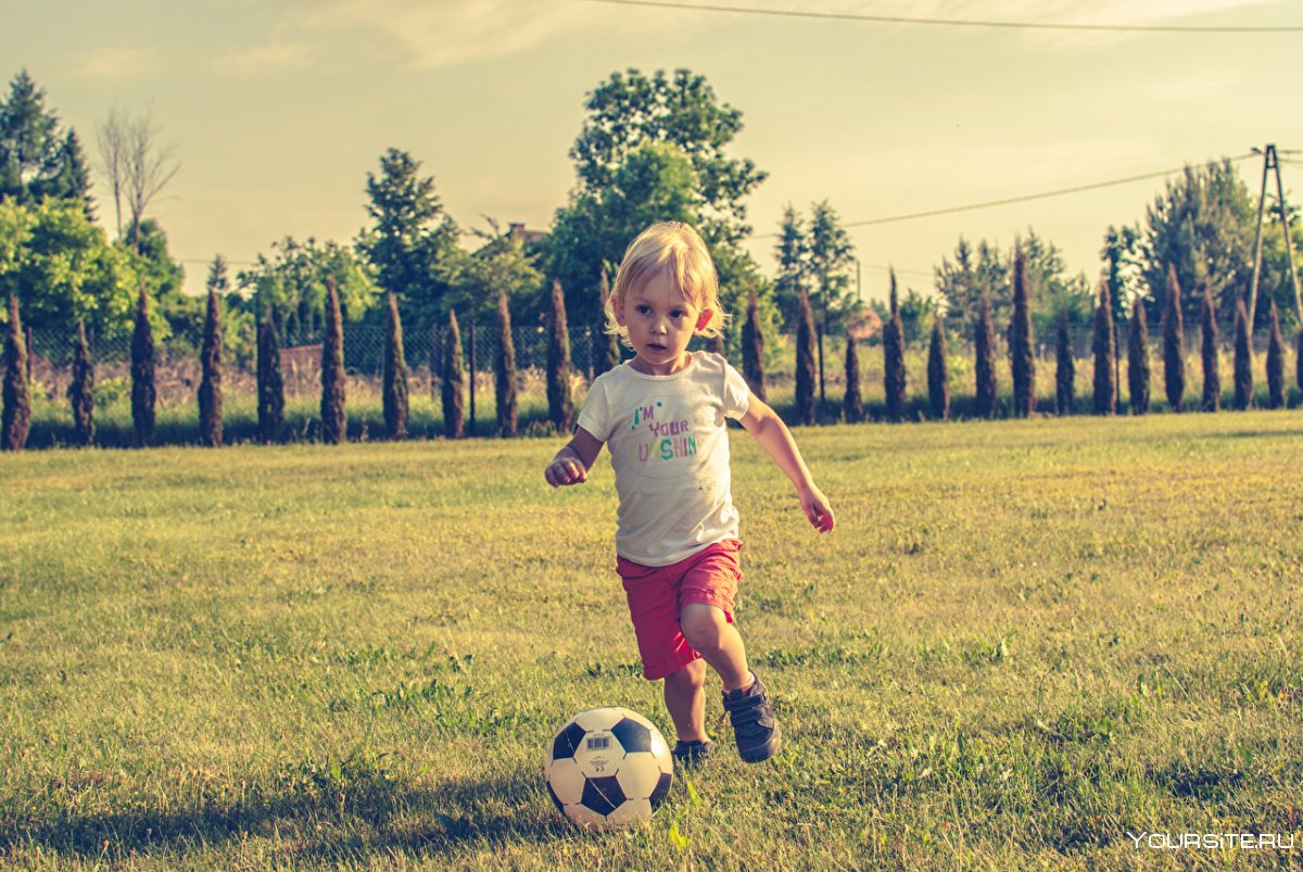 фото детей играющих в футбол