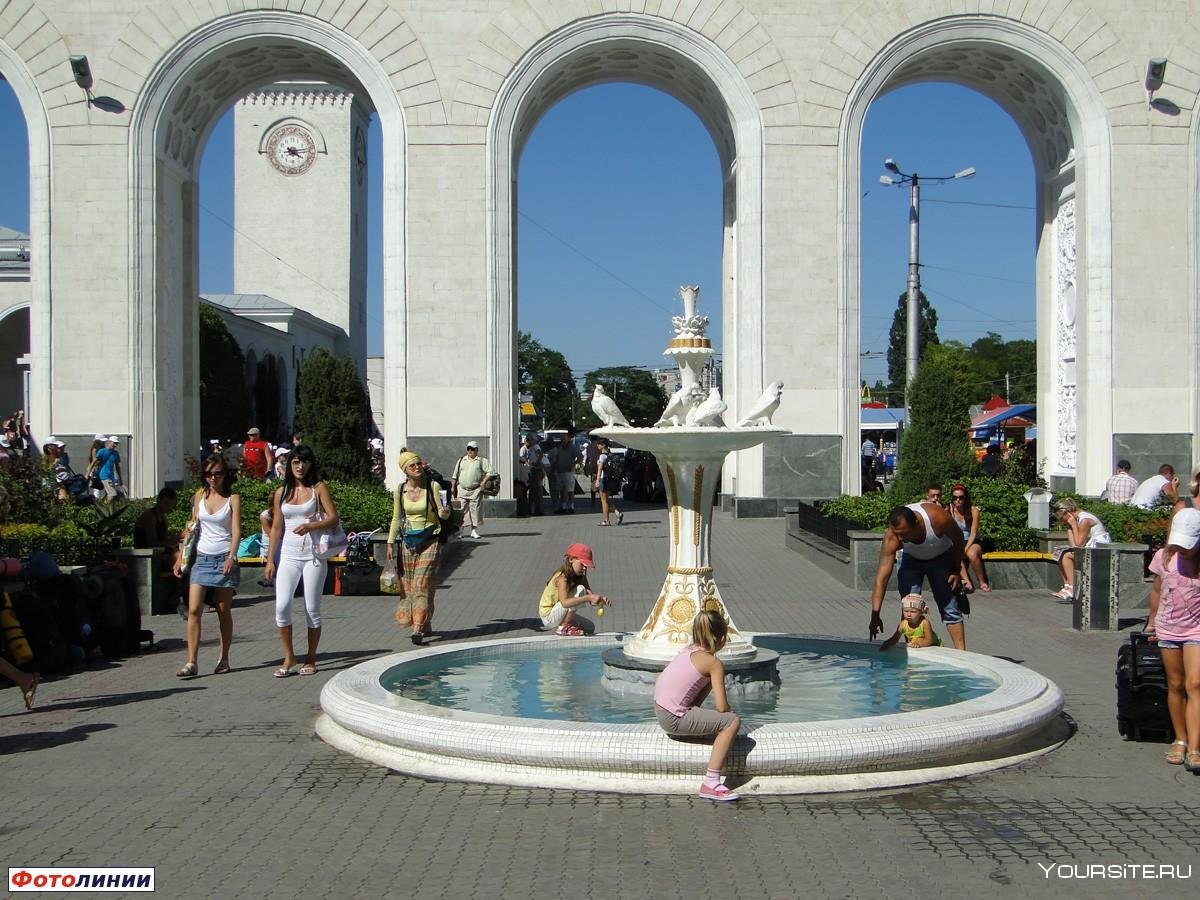 Симферополь ЖД вокзал фонтан