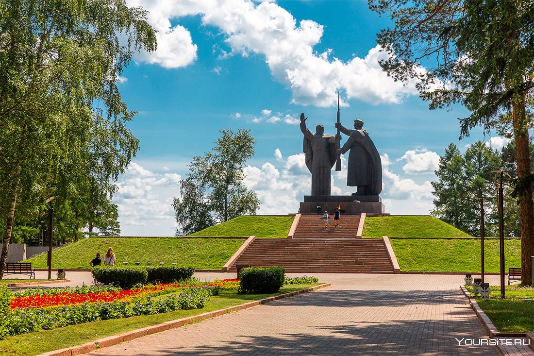 Памятник в Лагерном саду Томск