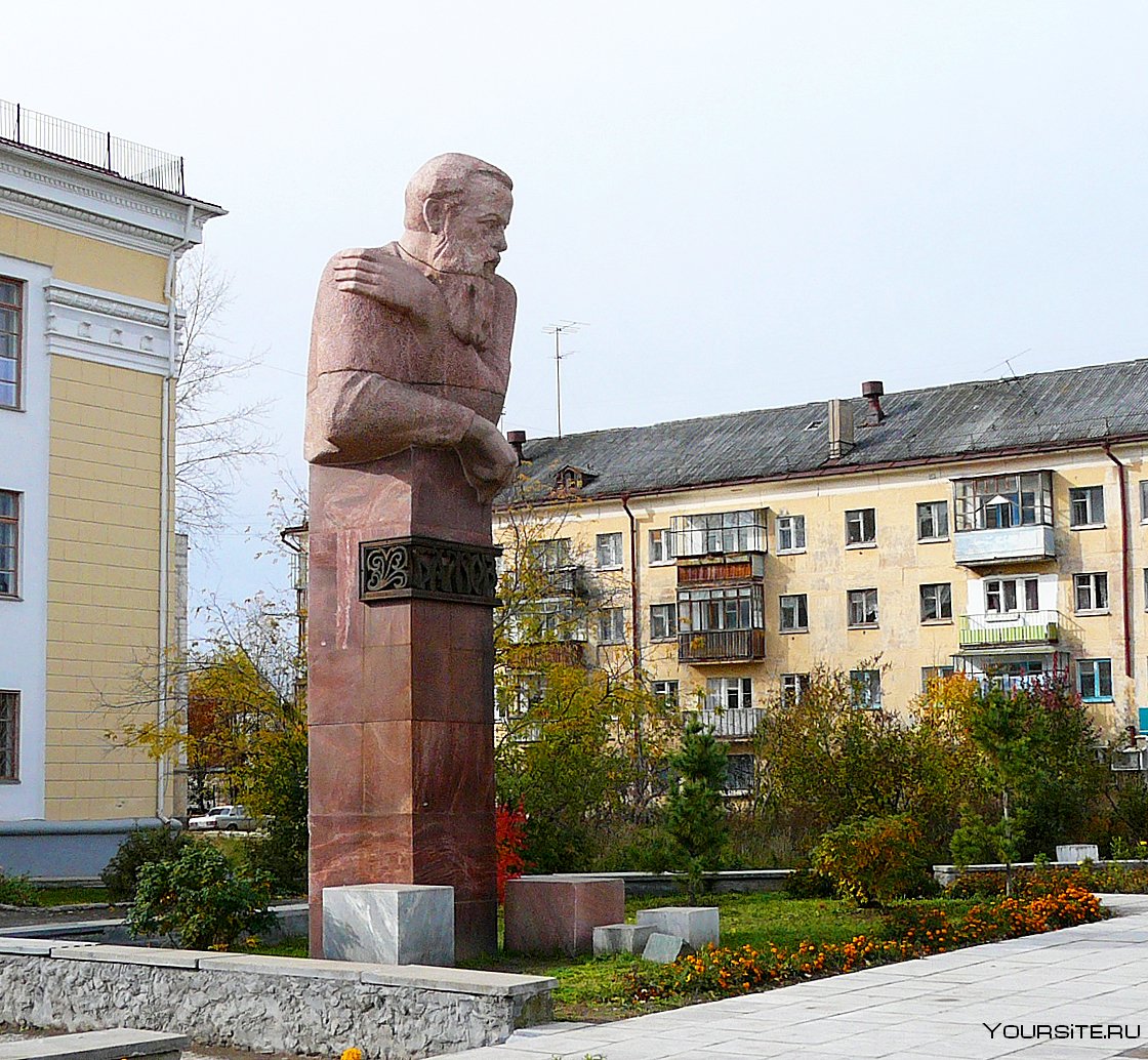 Памятник п п Бажова Полевской