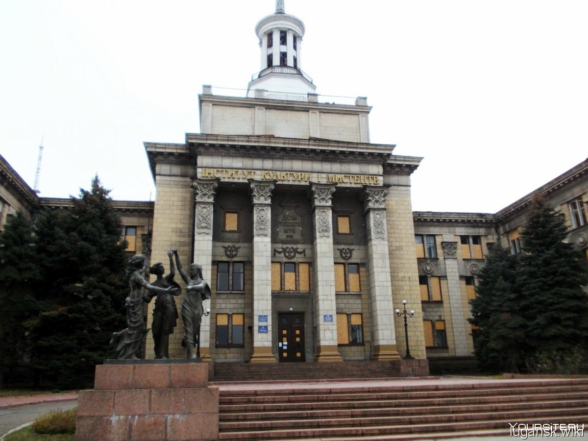 Луганску: мемориальный комплекс борцам революции