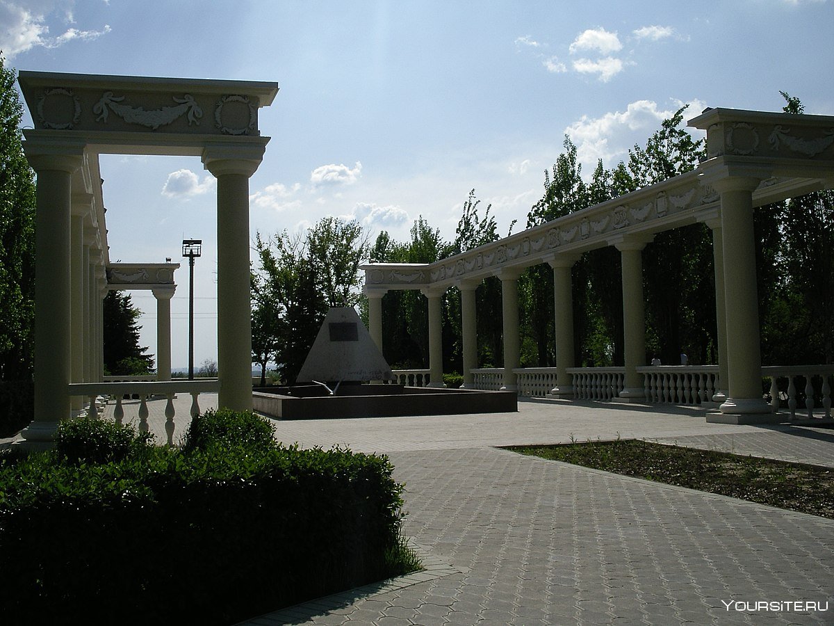 Мемориал первостроителям Волжского