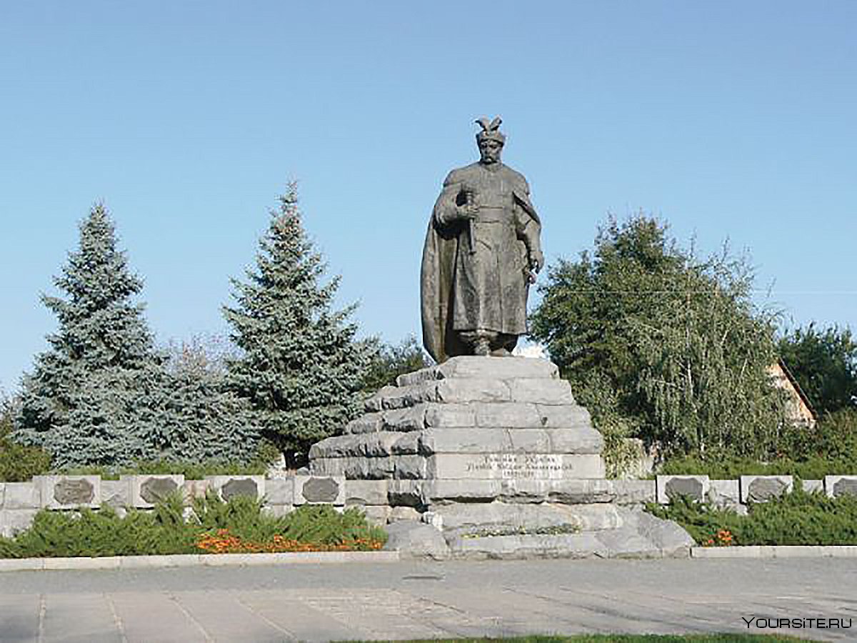 Черкассы памятник Хмельницкому