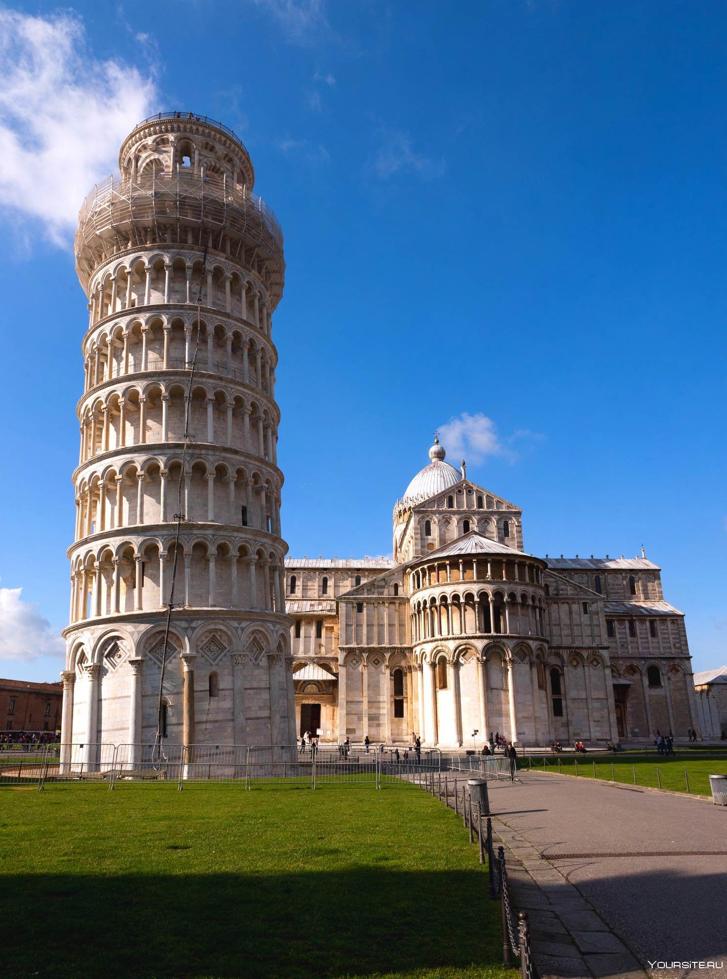 5 любых достопримечательностей. Пизанская башня Италия. Архитектура Италии Пизанская башня. Достопримечательности Пизанская башня. Пизанская башня фото.