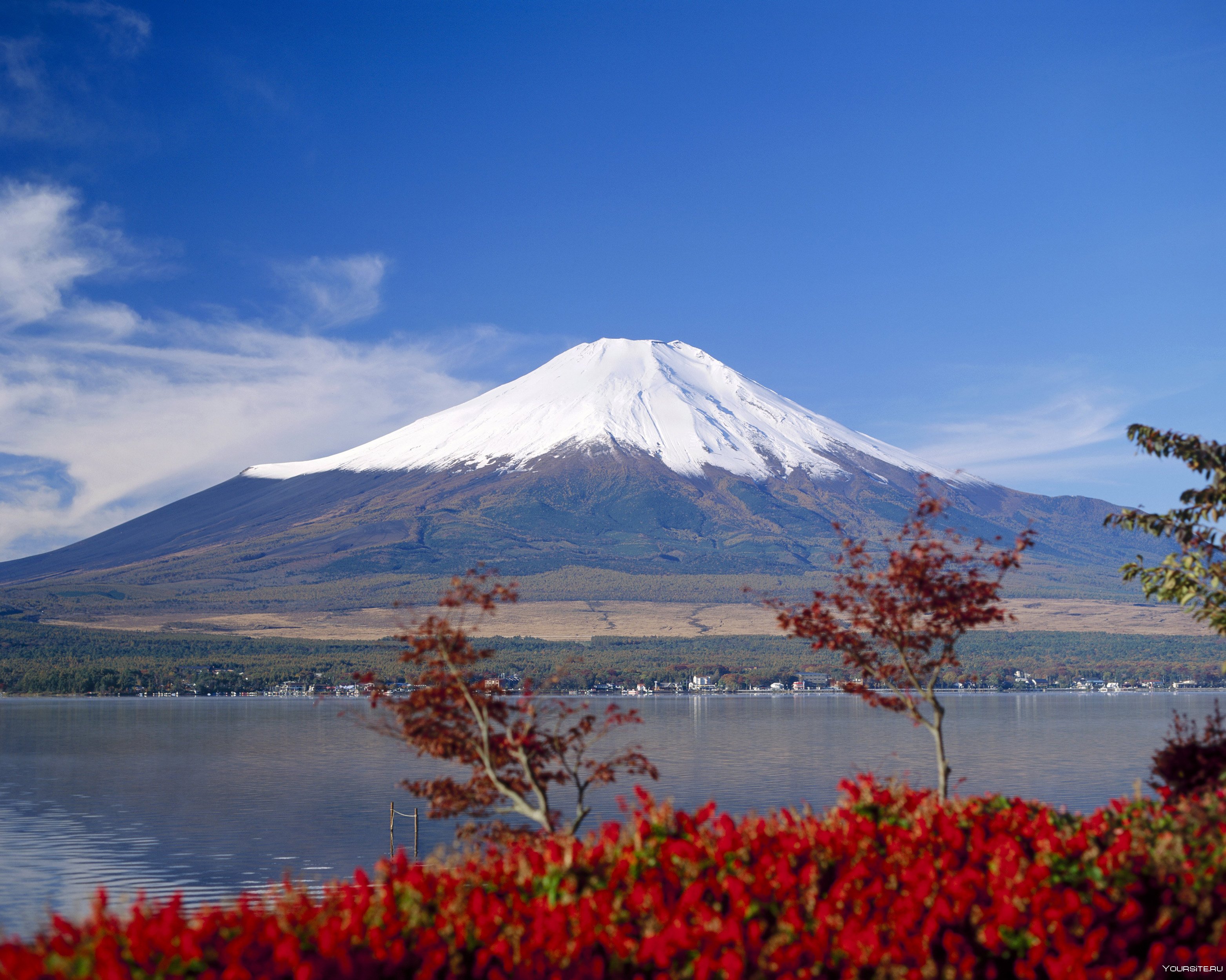 Фудзияма закамск. Вулкан Фудзияма. Япония вулкан Фудзияма извержение. Гора Фудзияма в Японии. Гора Фудзи в Японии.
