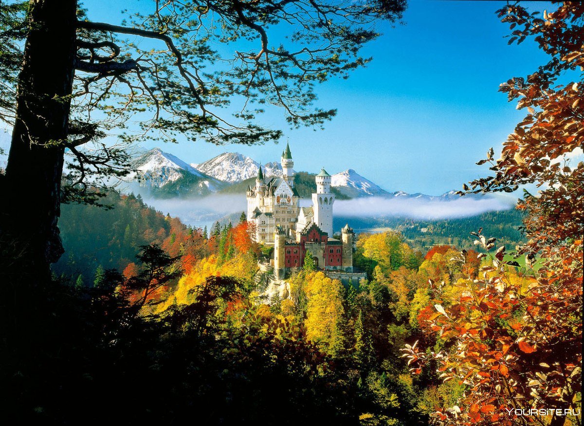 Замок Нойшванштайн Бавария осенью