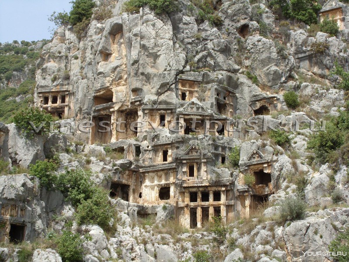 Дворец в скале Турция
