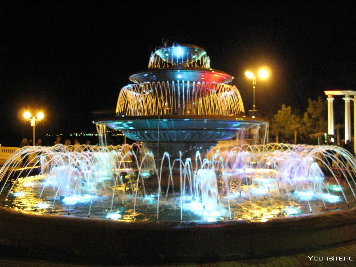 Ночной фонтан Геленджик