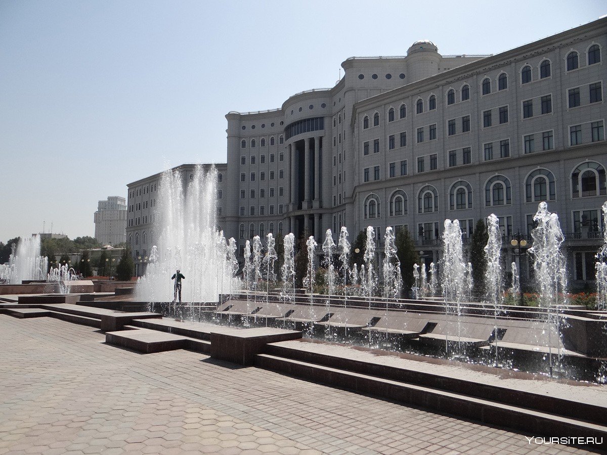 Парк независимости в Душанбе