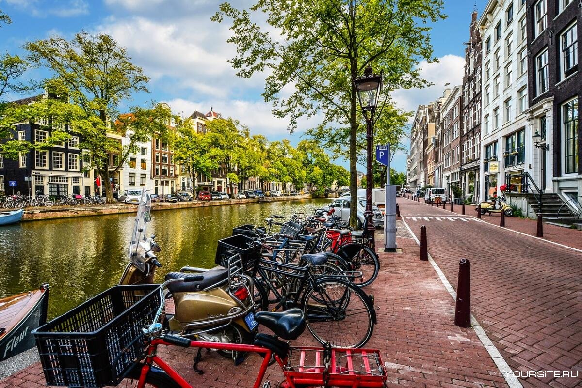 Улицы и каналы Амстердама