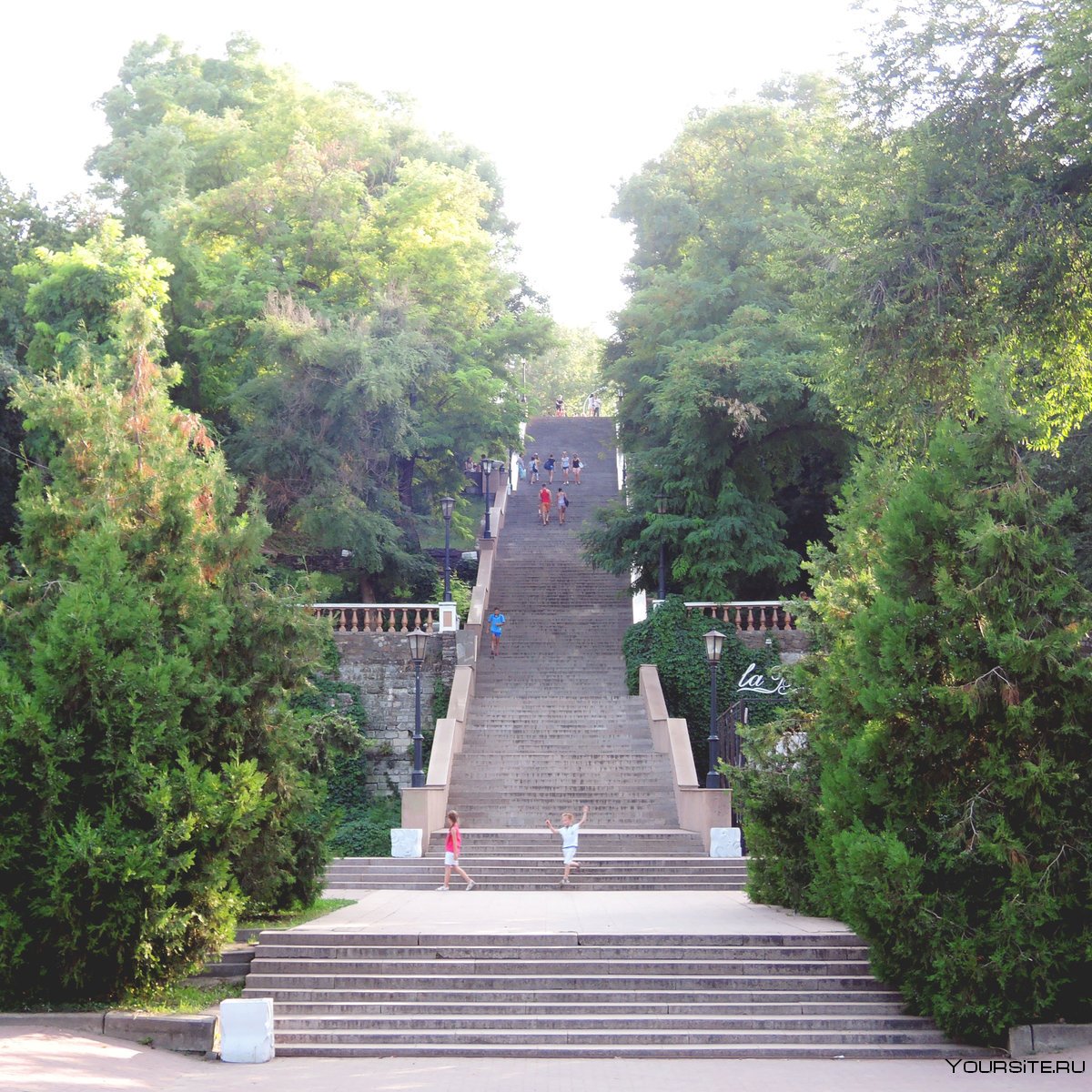Каменная лестница Таганрог осенью
