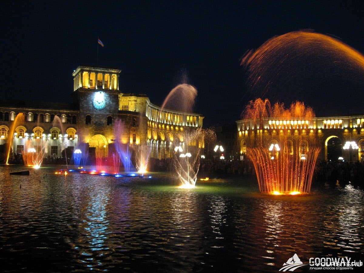 Ереван здание фонтан