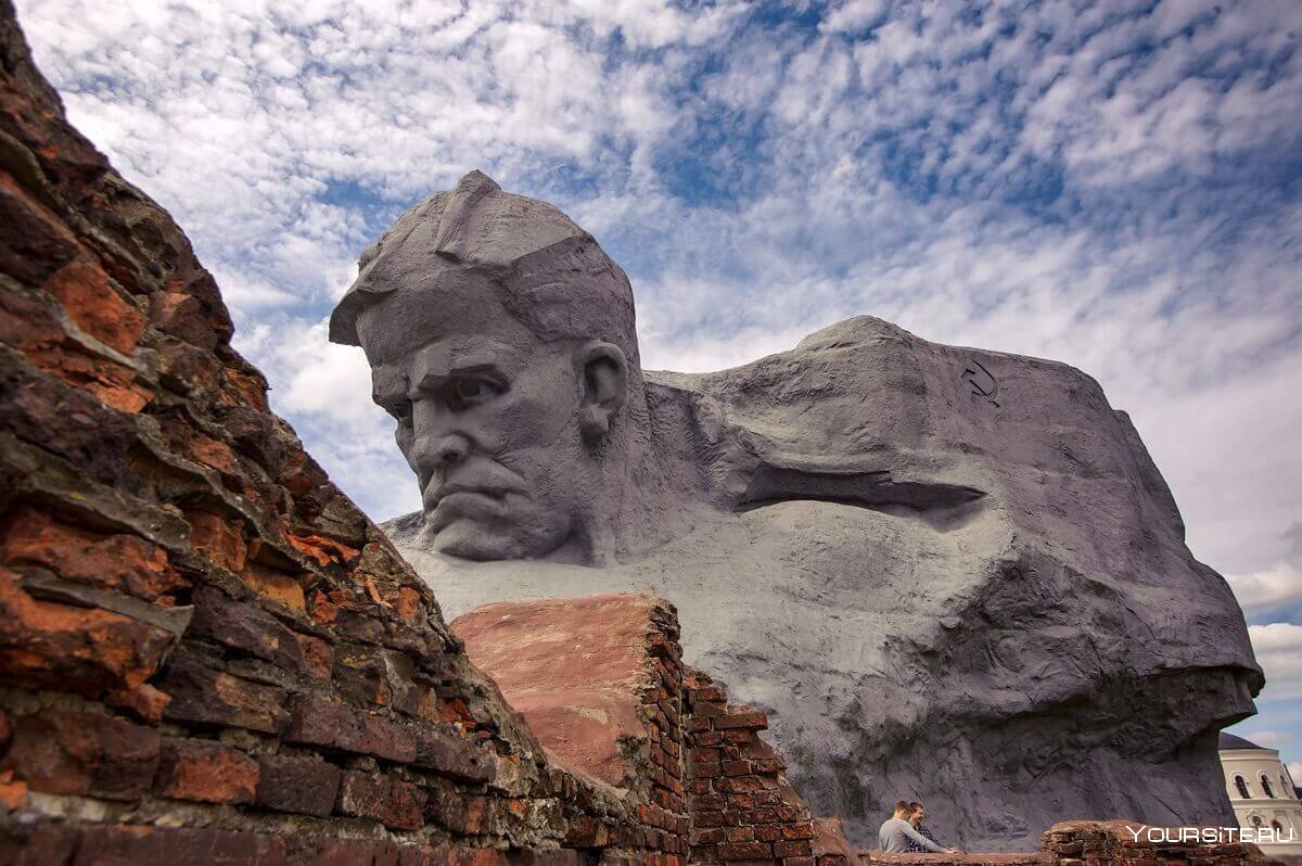 Монумент мужество Брестская крепость Белоруссия