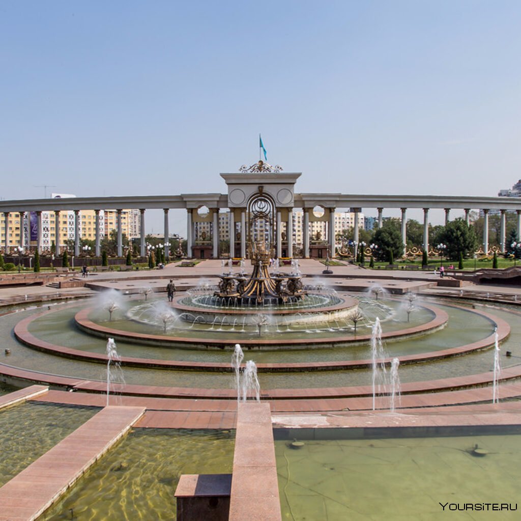 Парк Назарбаева в Алматы