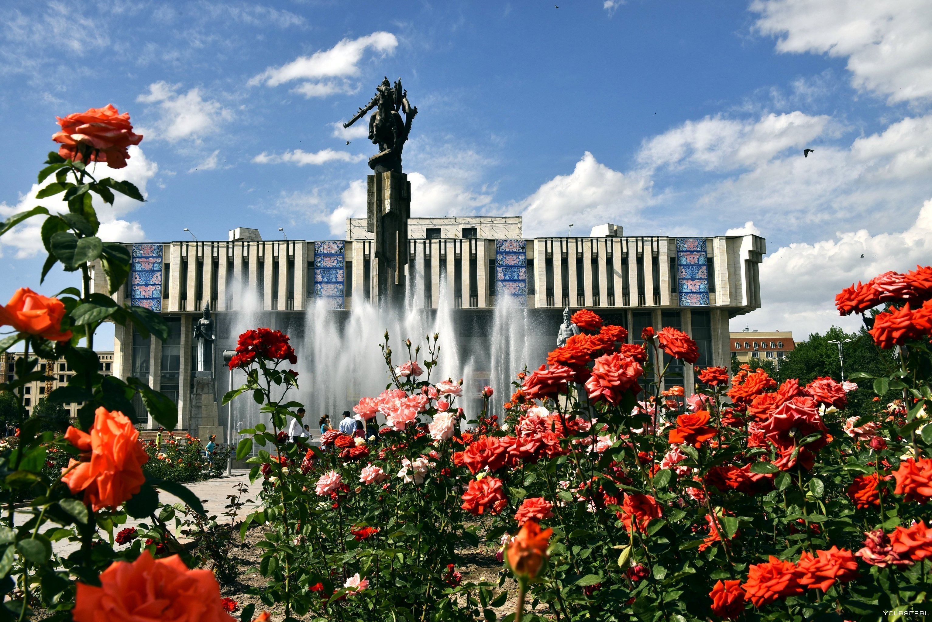 Город бишкек страна. Киргизия Бишкек. Город Бишкек столица Кыргызстана. Киргизия Бишкек достопримечательности. Столица Киргизии сейчас 2022.