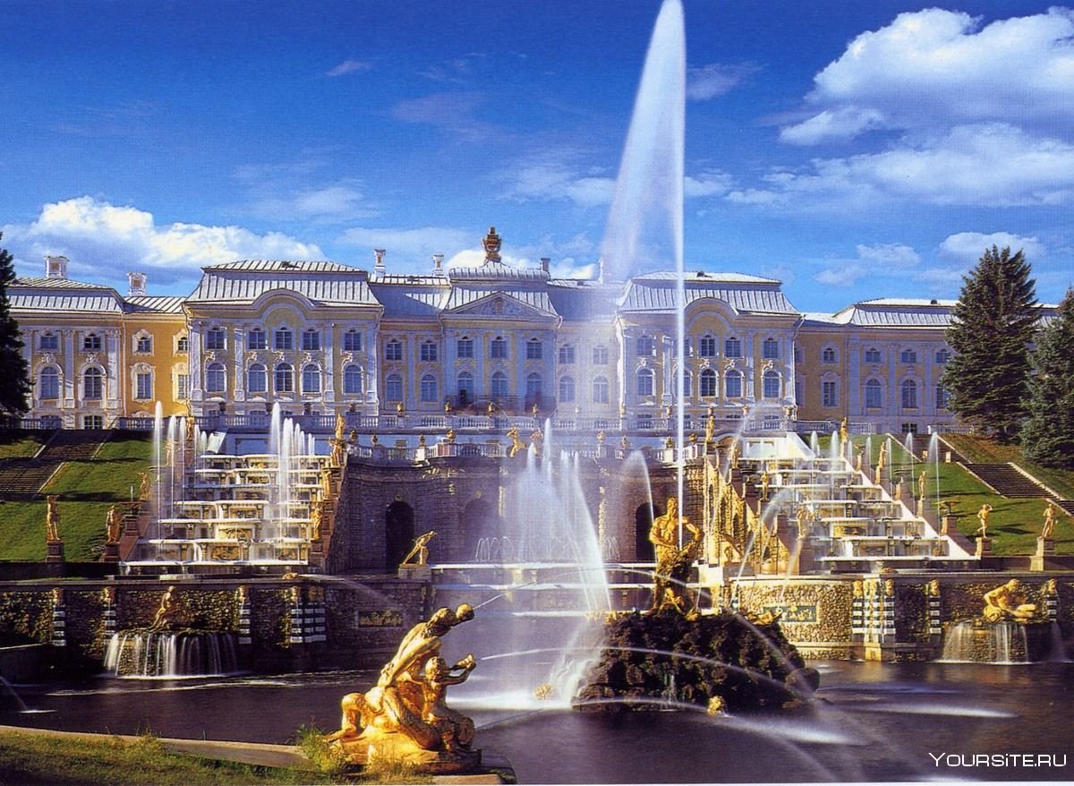Петергоф. Дворец в стиле Барокко и фонтаны.
