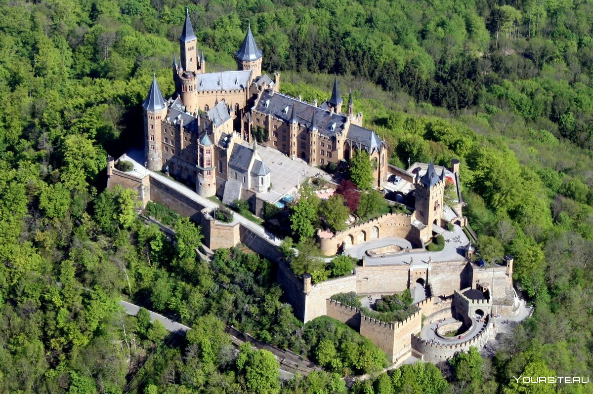 Замок Гогенцоллерн двор