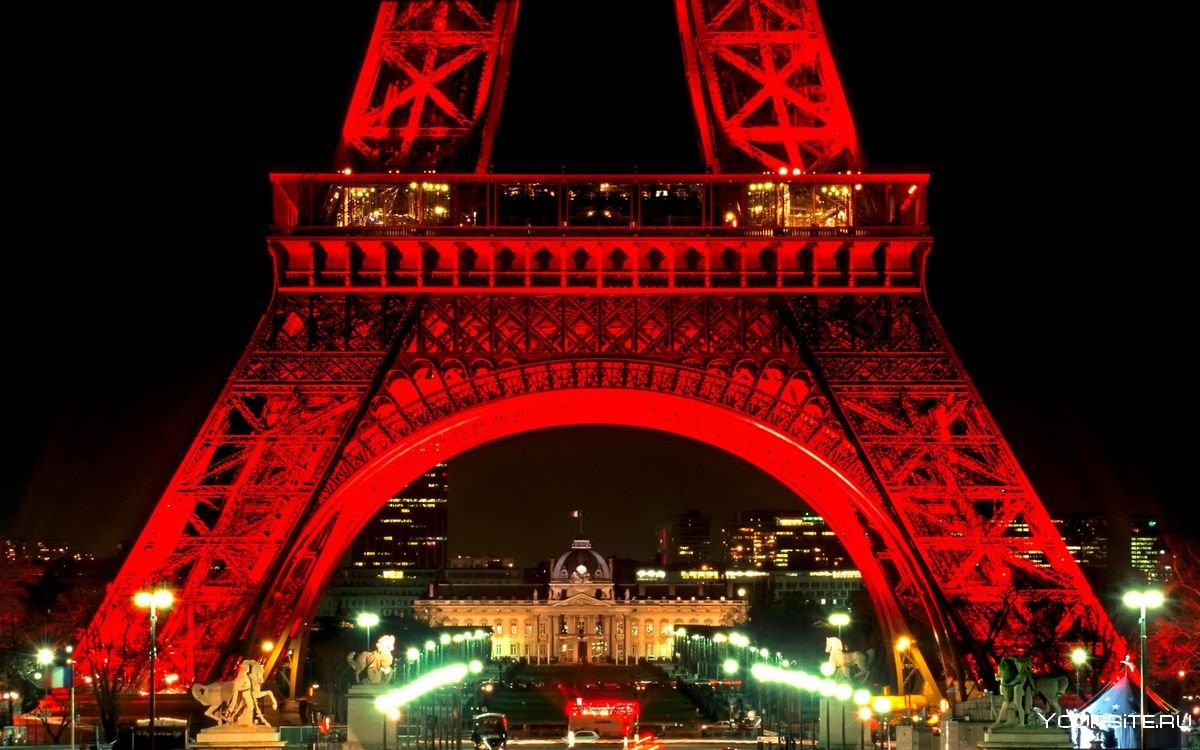Город ночной с красным цветом