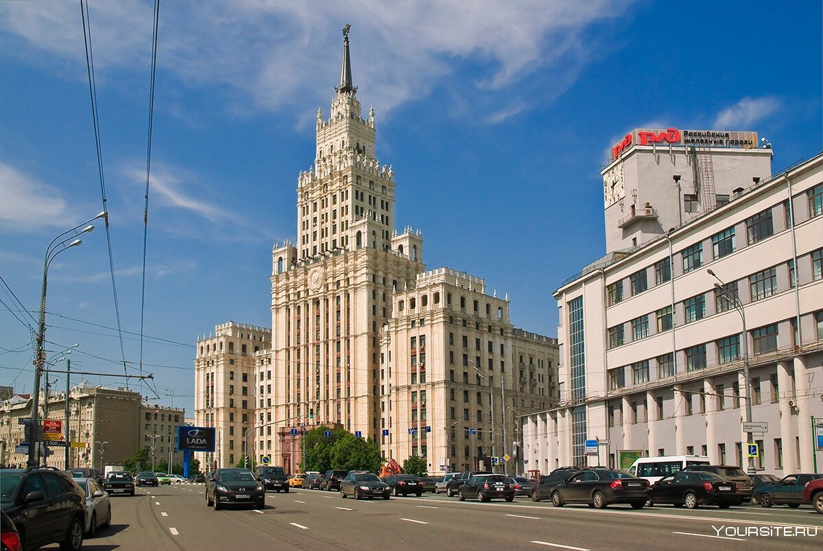 какие здания в москве