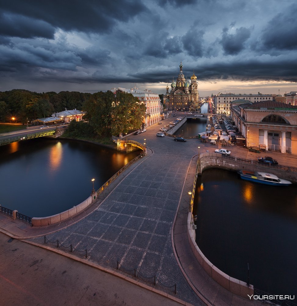 Мало-Конюшенный мост в Санкт-Петербурге