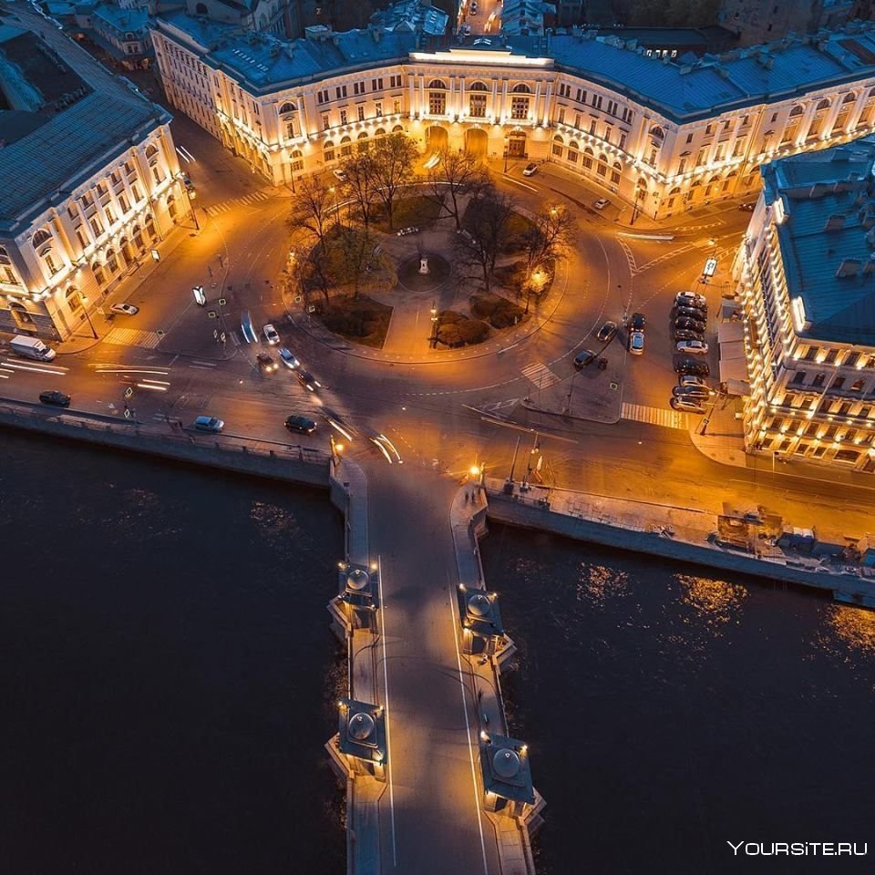 Площадь Ломоносова в Санкт-Петербурге