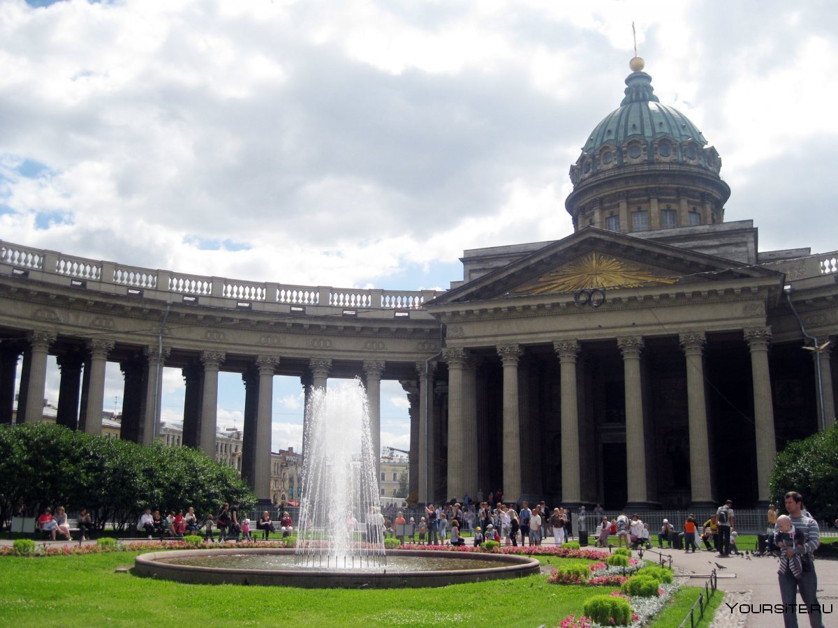 1811 — Освящён Казанский собор в Санкт-Петербурге.