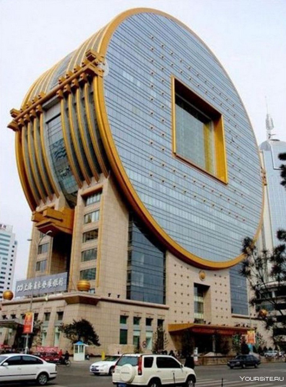 Fun building. Здание фан юань, Шэньян. Офисное здание Fang Yuan в городе Шэньян. Шэньян Китай архитектура. Здание фан юань, Шэньян проект.