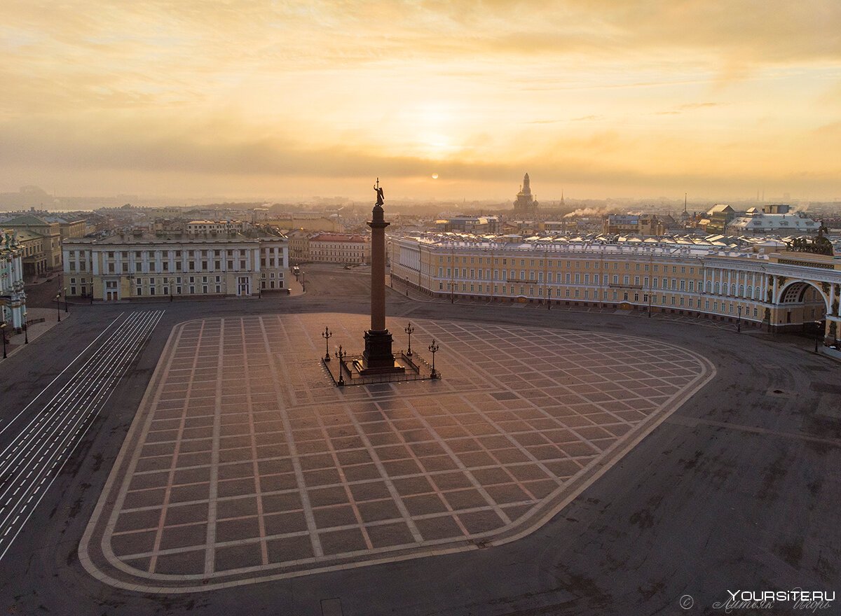 Дворцовая площадь в Санкт-Петербурге сверху