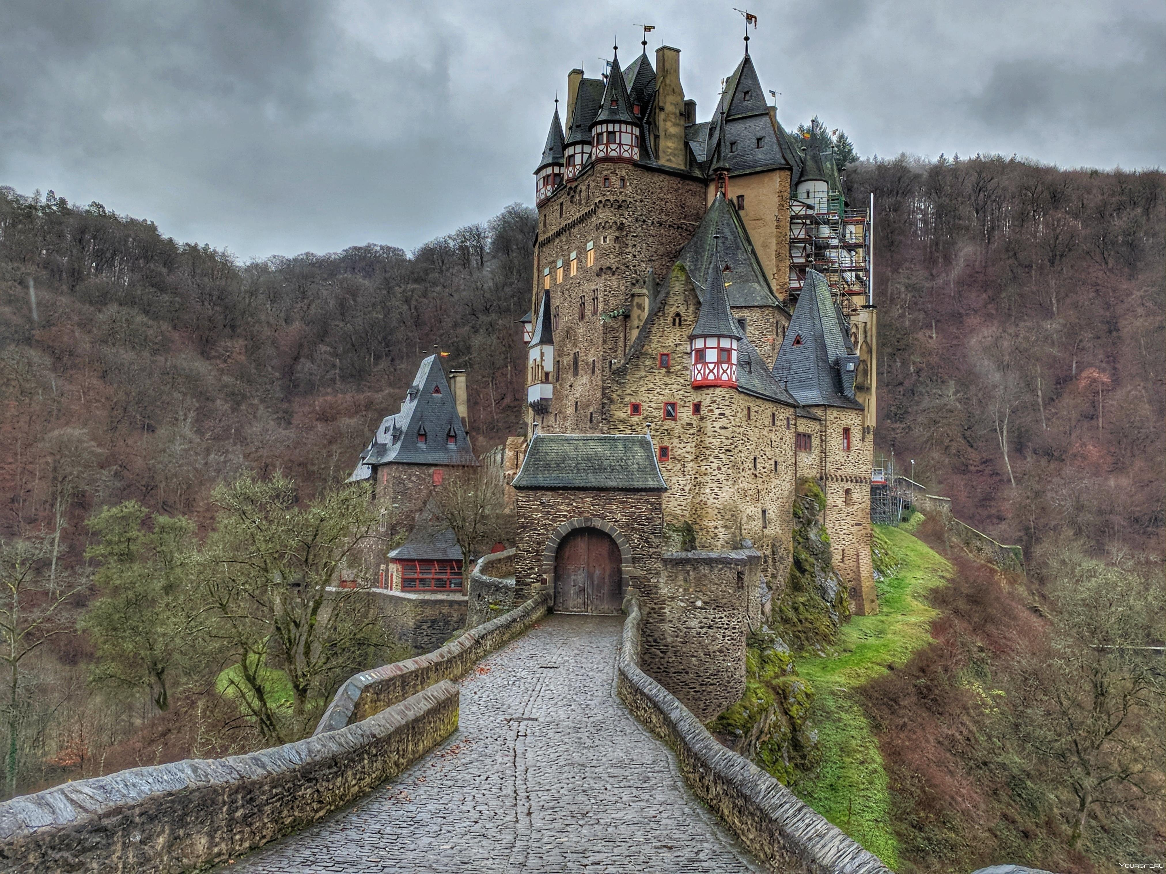 4 значный замок. Замок Бург Эльц Германия. Замок Эльц (Burg Eltz). Замок Эльц, Виршем, Германия. Замок Бург Эльц Германия внутри.