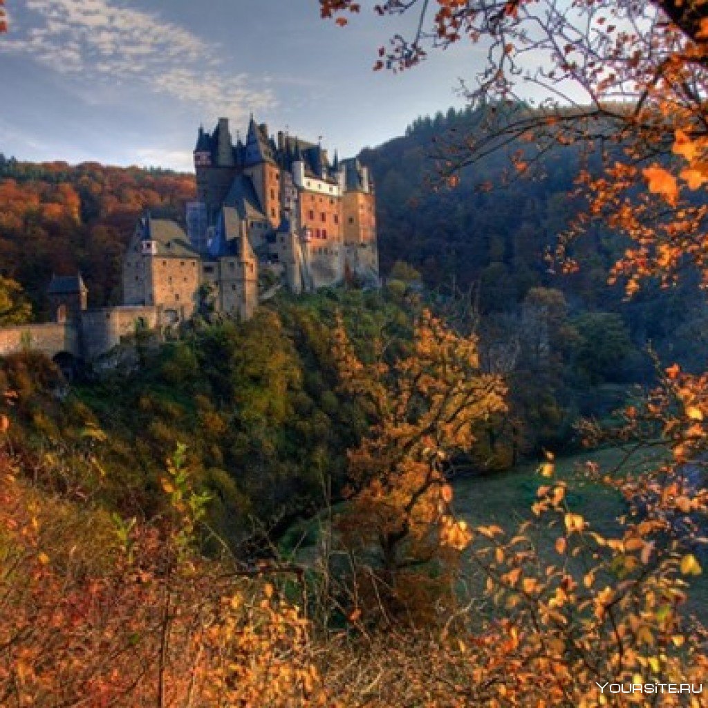 Замок Бург Эльц Германия осень