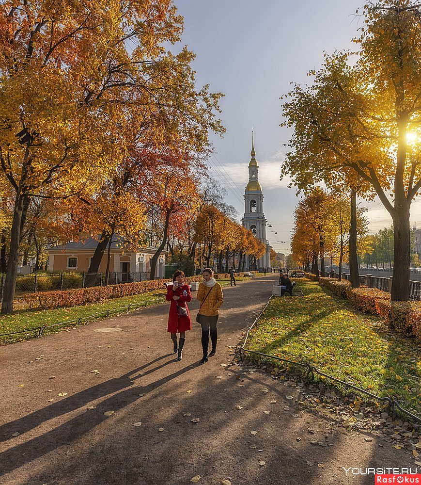 Никольский сад в Санкт-Петербурге осенью