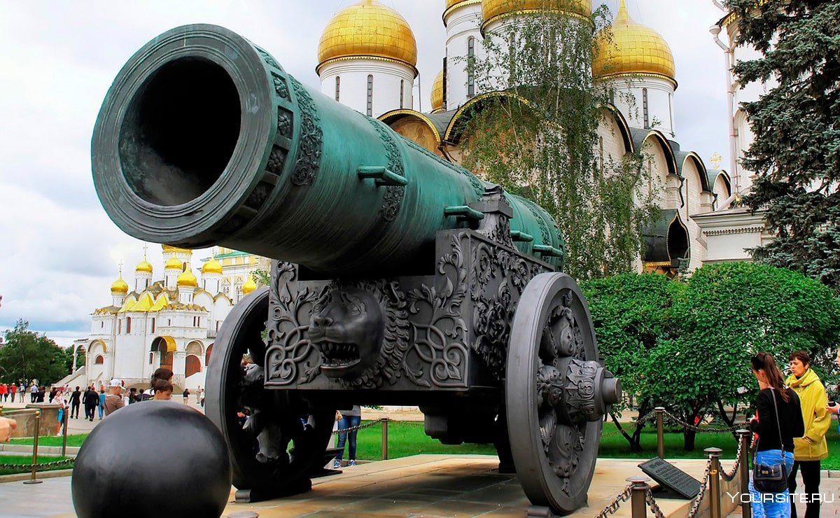Памятник царь пушка в Москве