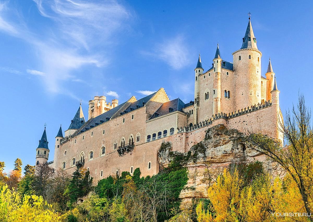 Средневековый замок Алькасар Испания