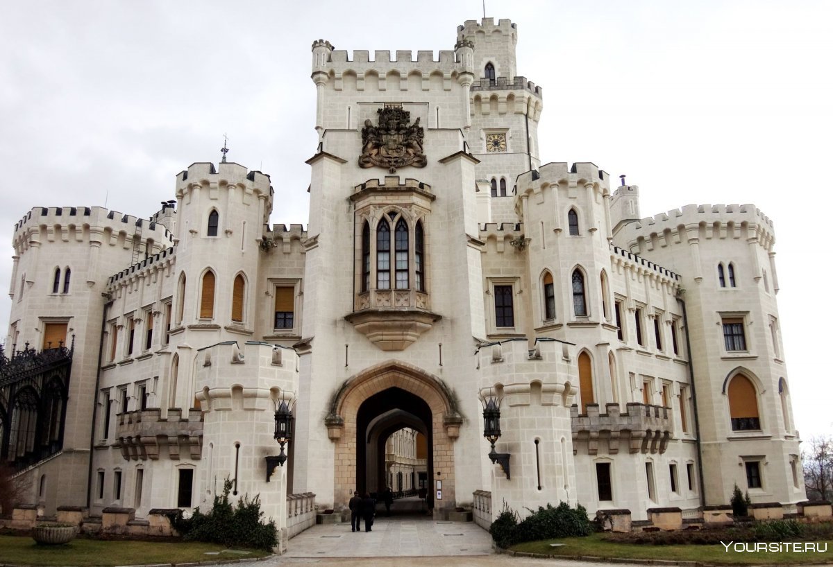 Белый замок Ольгино
