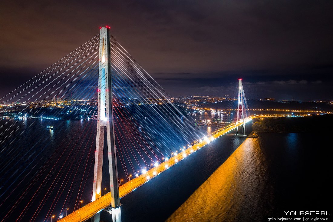 Мост на остров русский в городе Владивосток