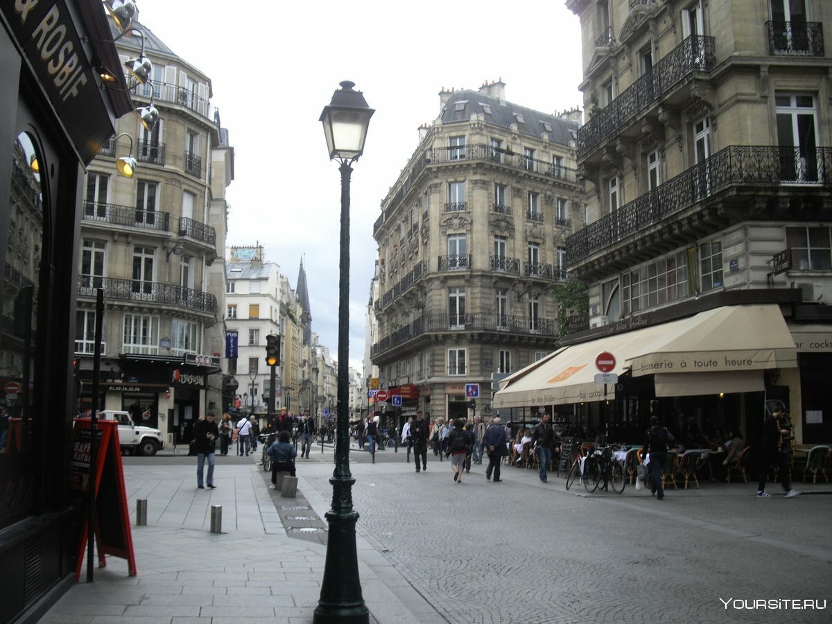 Центральная улица Парижа