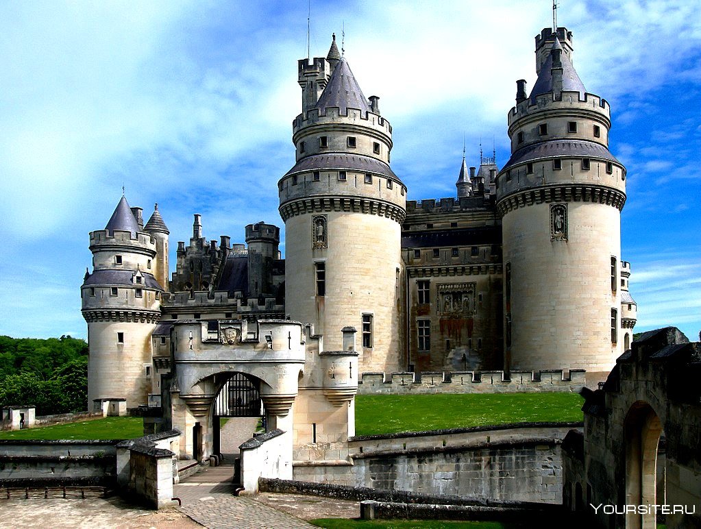 Шато де Пьерфон замок средневековый