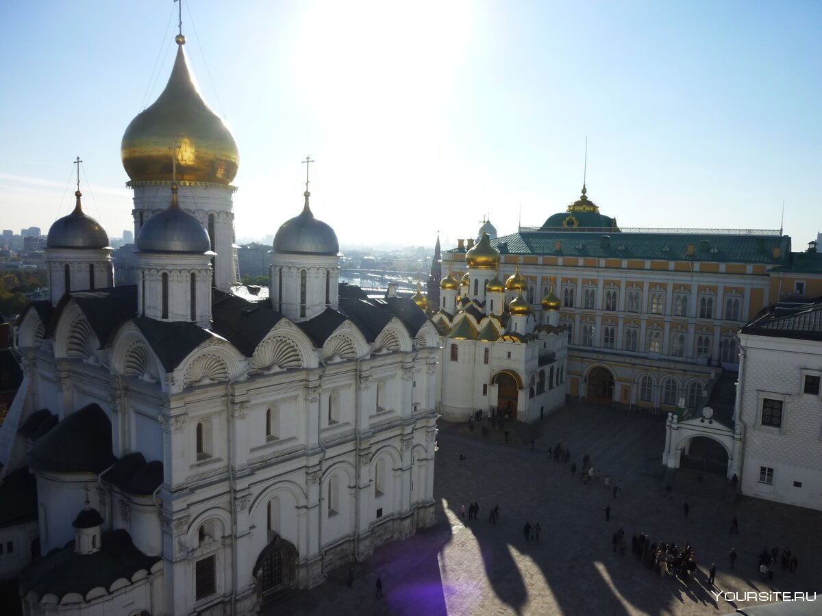 Храм на Соборной площади Кремля в городе Москва: